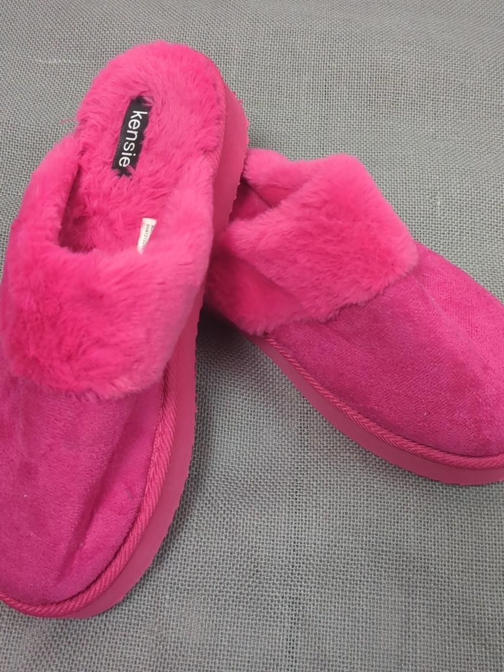 Kensie Women's Plush Fuchsia Slip-On Slippers